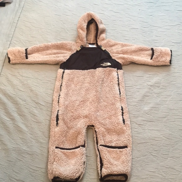 The North Face winter coverall6-12 M